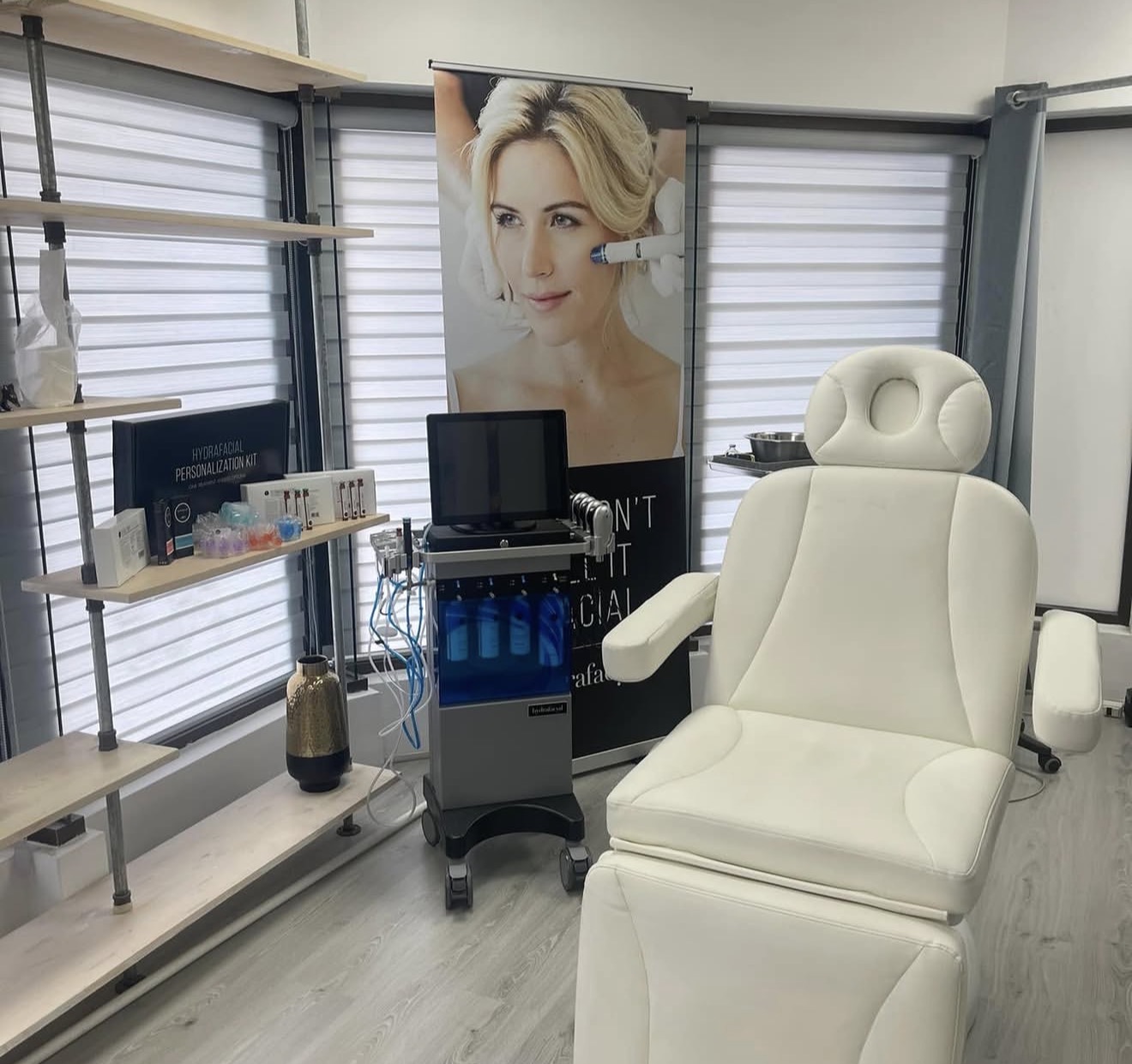 Consultorio del Dr. Sergio Carlos Valles, silla clínica y equipo